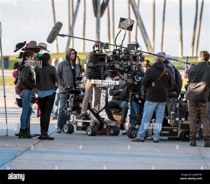 PHOTOS Behind the Scenes of 'Gilmore girls A Year in the Life