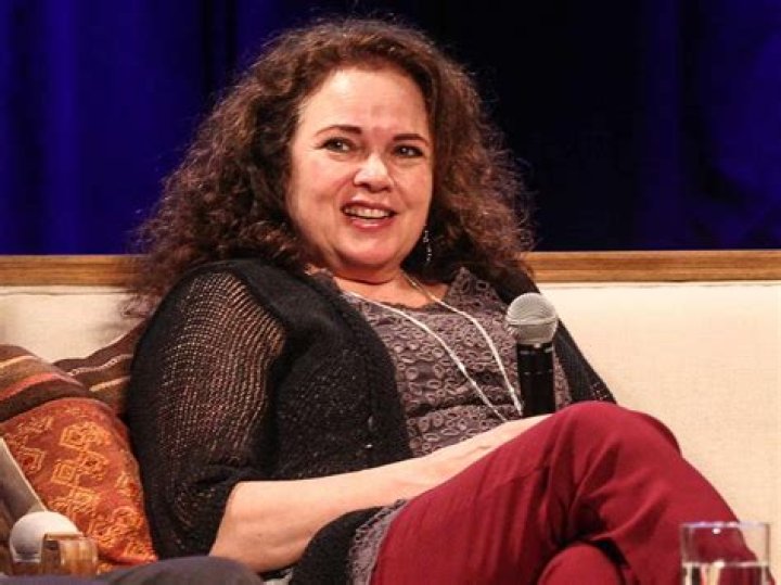 Pictures of Tara Cash
