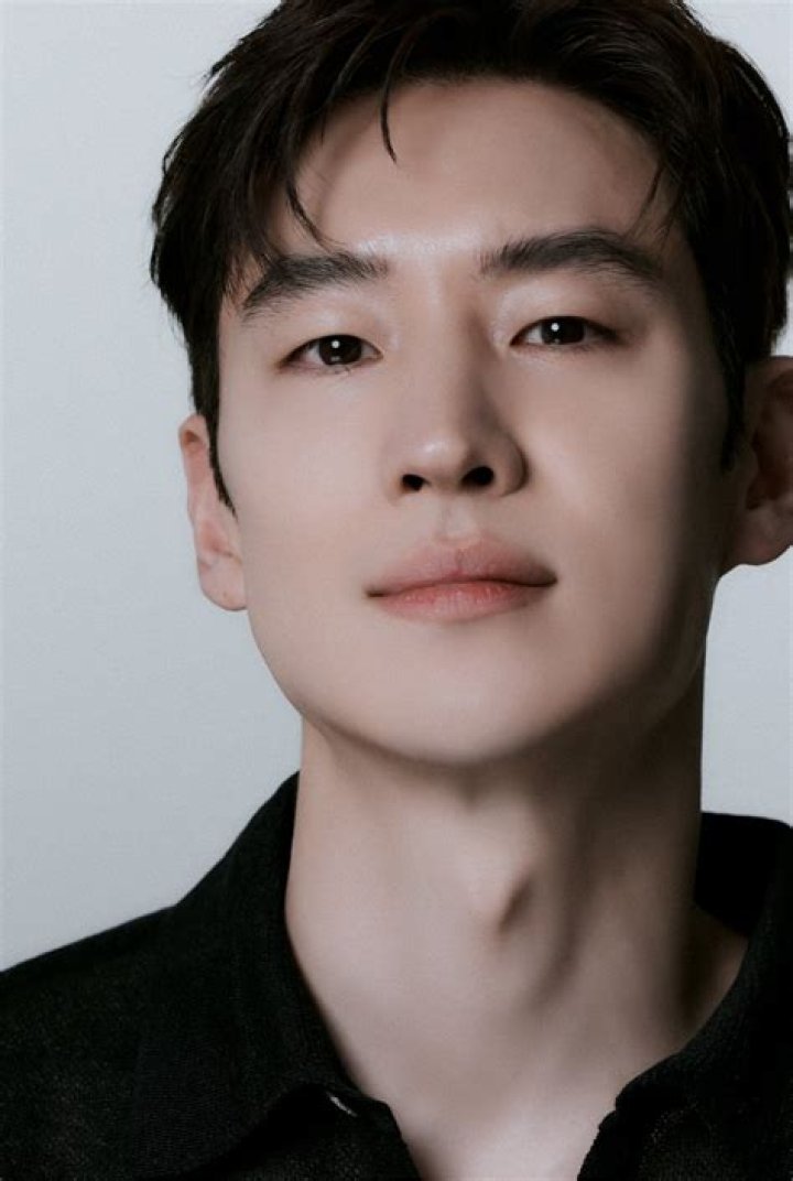 Pin on lee je hoon