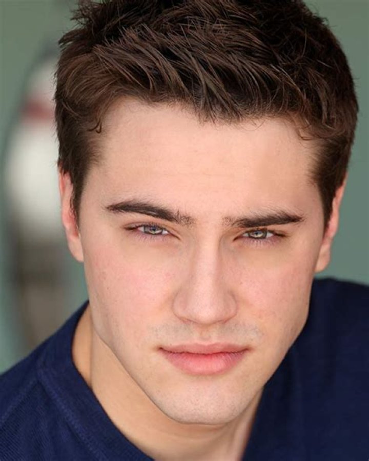 Poze Ryan McCartan Actor Poza 6 din 8 CineMagia.ro