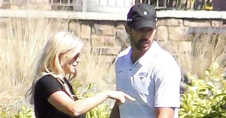 Pregnant Elin Nordegren Spotted With Boyfriend Jordan Cameron Us Weekly