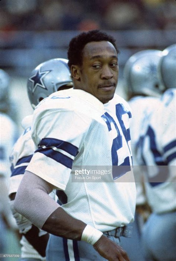 Preston Pearson of the Dallas Cowboys carries the ball against the