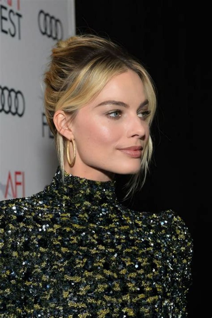 Proof that Margot Robbie has the best beauty game in Hollywood