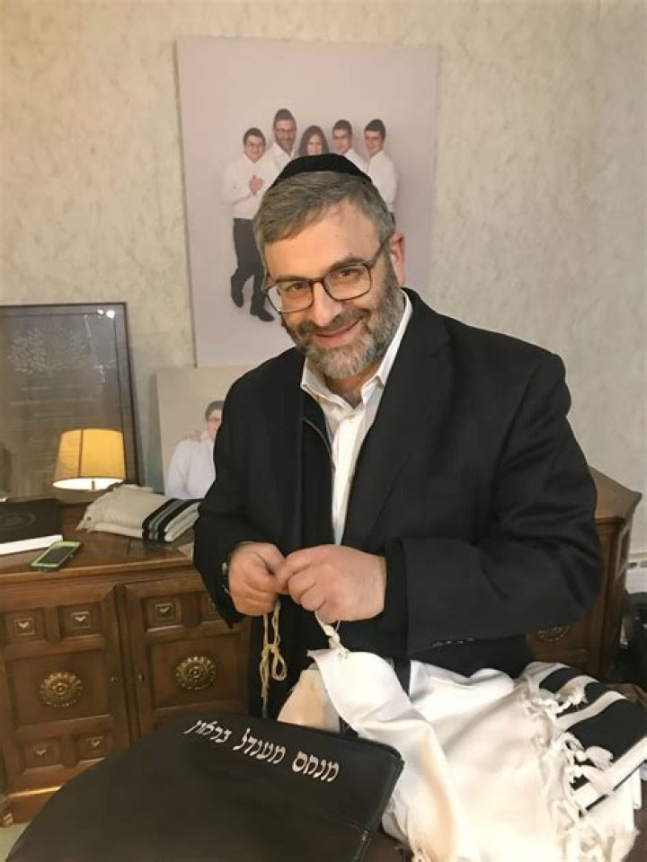 Rabbi Menachem Braun, Petira of Reb, from Baltimore died at 49 ASIAN EDU