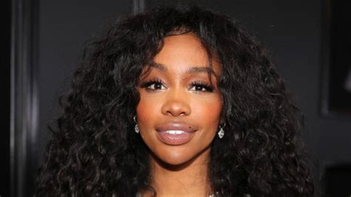 R&B singer SZA racially profiled at Sephora store Our Weekly Black