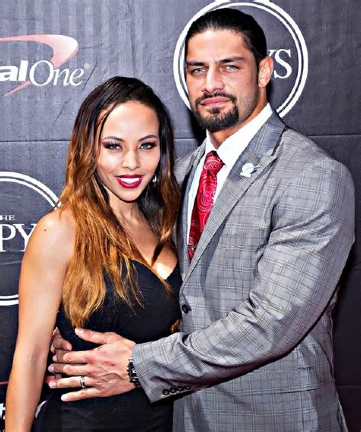 Reigns with his wife Roman Reigns Wife, Roman Reigns Family, Roman