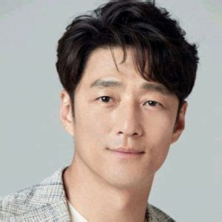 Renowned Actor Lee Su Yon: A Filmography And Career Retrospective