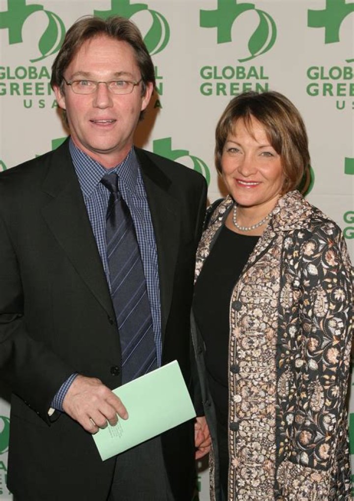 Richard Thomas married Bischoff on November 20, 1994