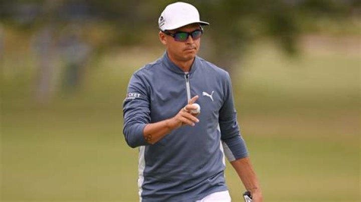 Rickie Fowler sets record for lowest round in U.S. Open history