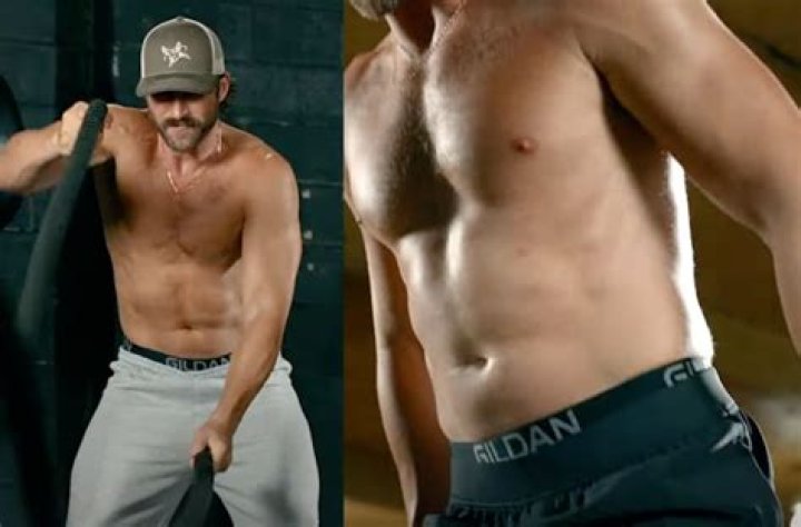 Riley Green Lands Underwear Modeling Gig Country Now