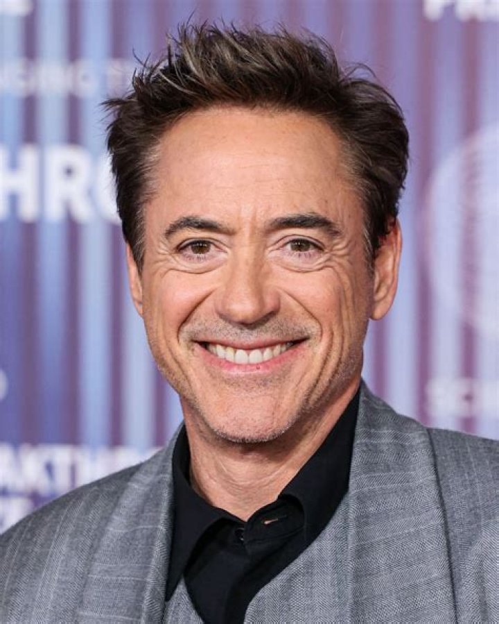 Robert Downey Jr, still looks good with messy hair. LadyBoners