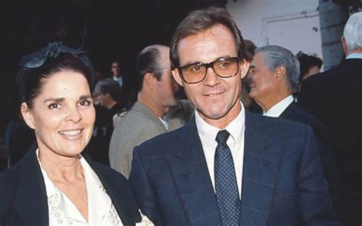 Robin Hoen Ali Macgraw Alchetron The Free Social Encyclopedia / It