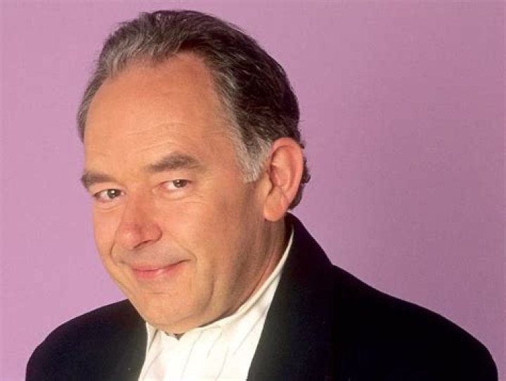 Robin Leach Bio, Wiki, Net Worth, Wife, Death, Funeral, Age, Height