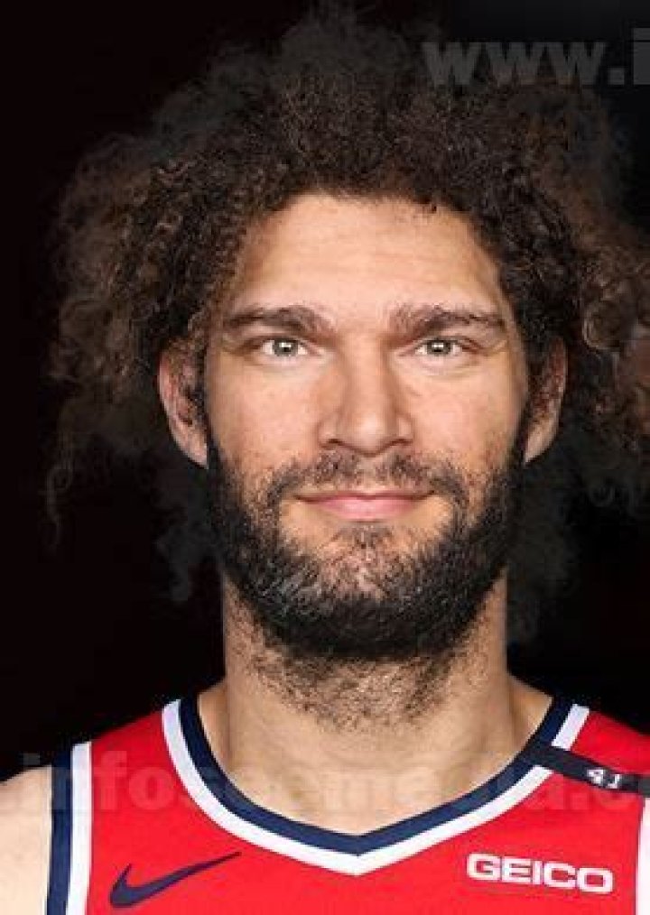 Robin Lopez Bio, Net Worth, Age, Salary, Contract, Girlfriend, Family