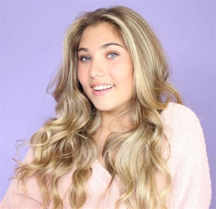 Rosie McClelland Biography, Age, Wiki, Height, Weight, Boyfriend