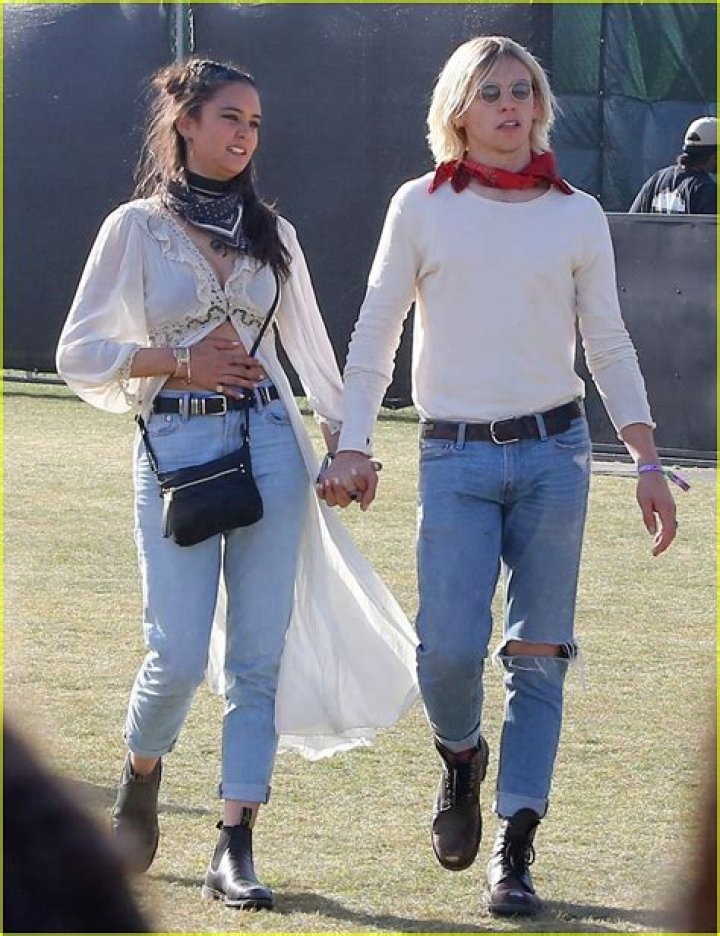 Ross Lynch And Courtney Eaton Remain Friendly After Breakup J14