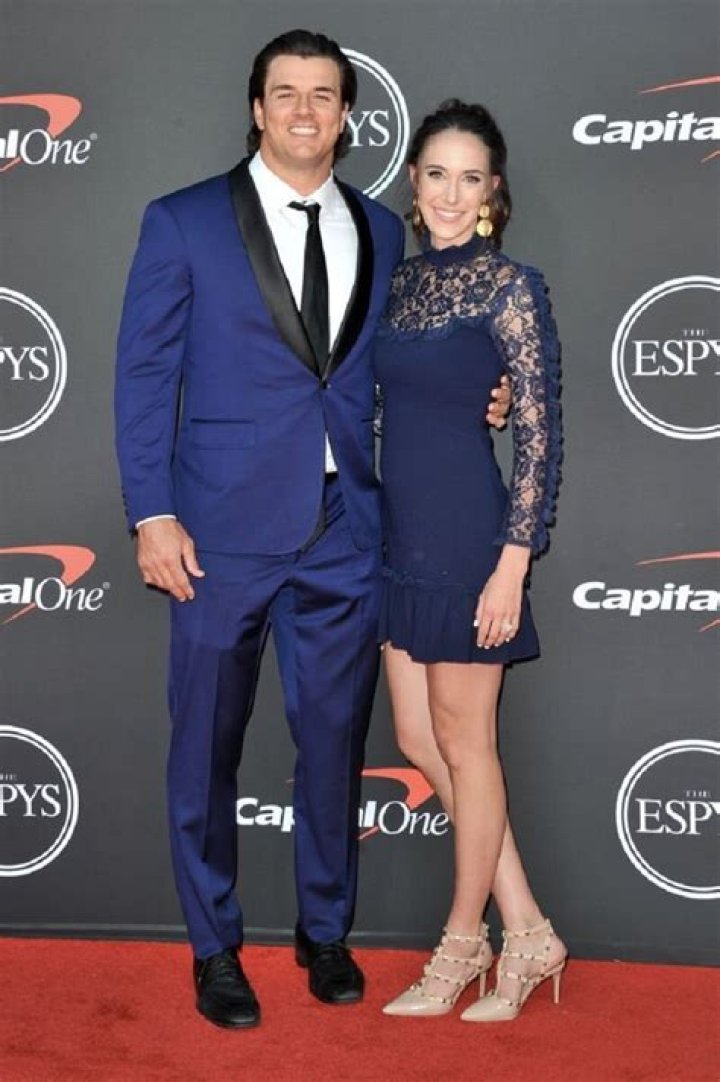 Ryan Kerrigan marries fianc&eacute;, Jessica, in California wedding