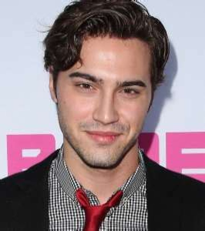 Ryan McCartan Age, Height, Bio, Snapchat, Girlfriend & Family