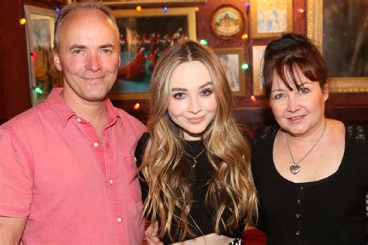 Sabrina Carpenter // with parents 2016 Evolucion