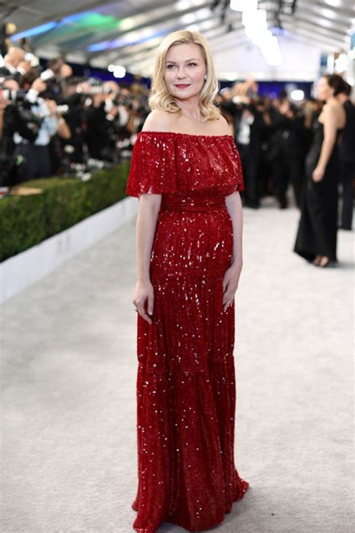 SAG Awards 2022 Kirsten Dunst, Jesse Plemons Walk Red Carpet