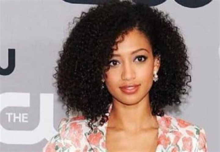 Samantha Logan Wiki, Bio, Age, Height, Family, Boyfriend, Parents, Net