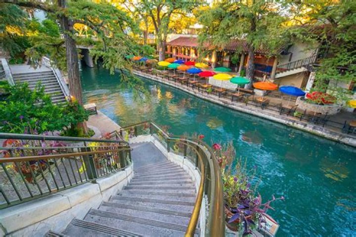 San Antonio's Thomas J. Henry and Henry Thomas careers
