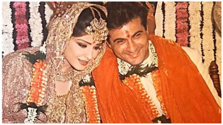 Sanjay Kapoor, Maheep Kapoor hug son Jahaan, wish him on 17th birthday