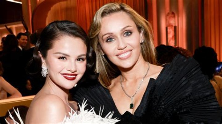 selena gomez & miley cyris pregnant
