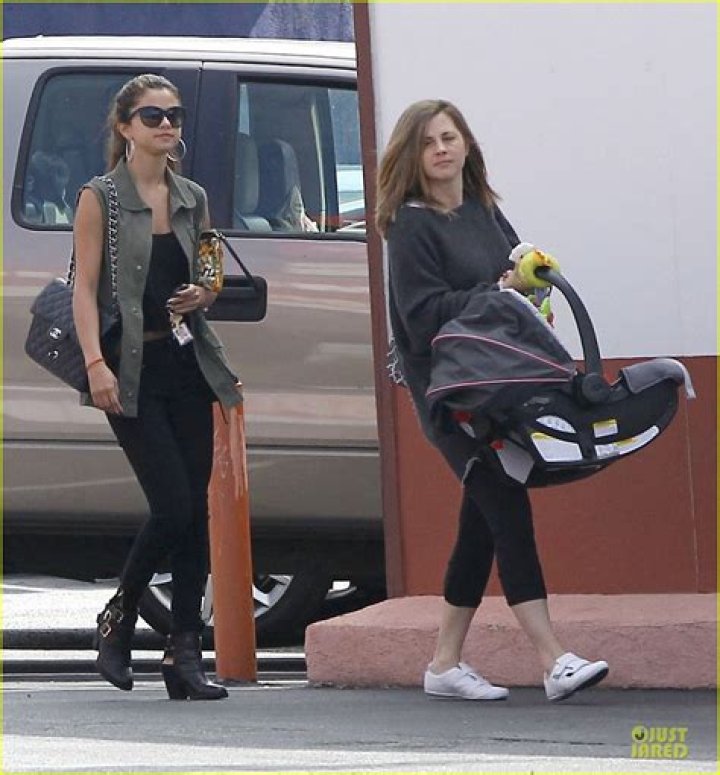 Selena Gomez Bonds with Baby Sister Gracie! Photo 2927436 Selena