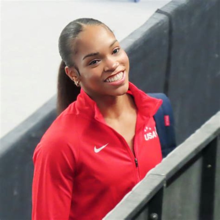 Shilese Jones Height How Tall is Shilese Jones? Comprehensive English