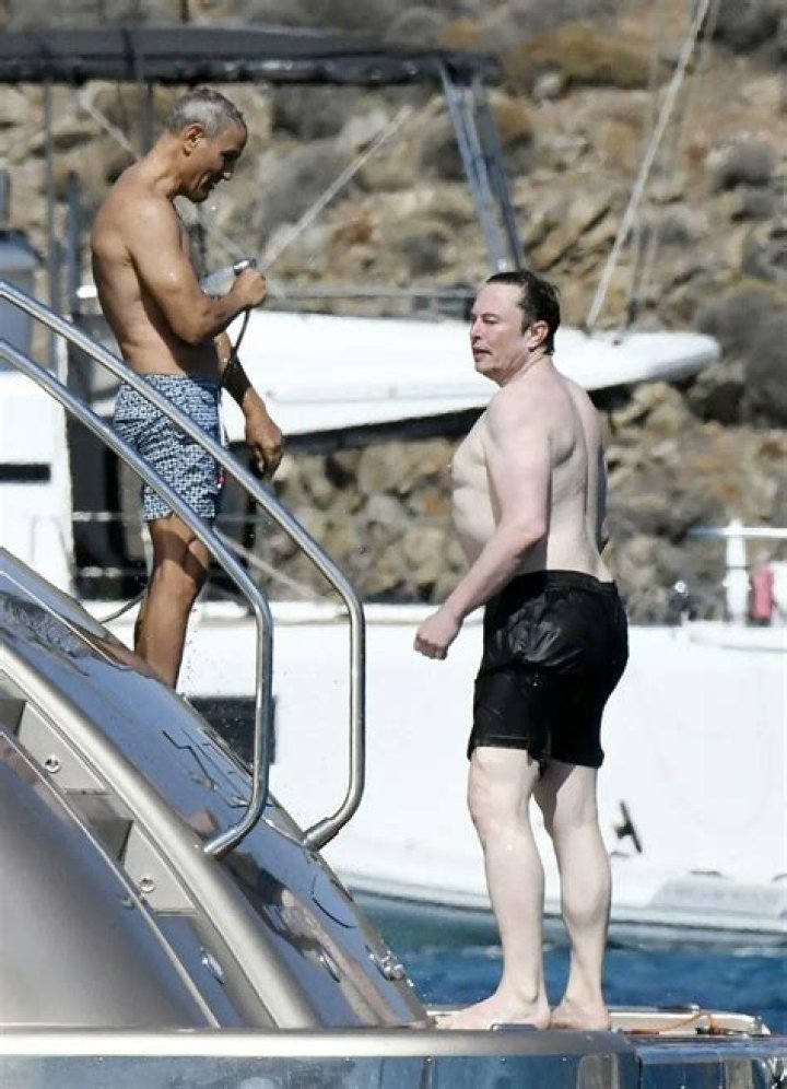 Shirtless Elon Musk on luxury yacht in Mykonos NAUTICA NEWS