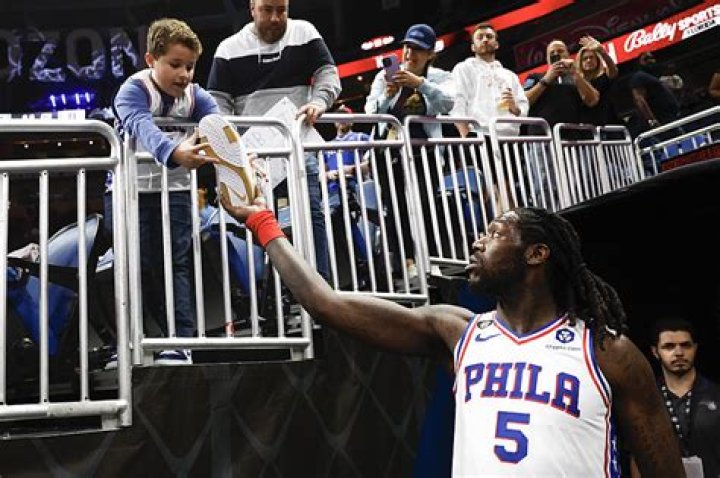 Sixers sign veteran big man Dewayne Dedmon