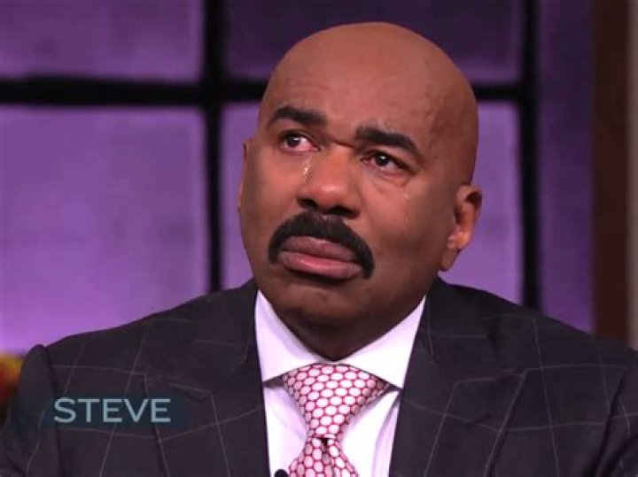 Steve Harvey breaks down during tribute to his late mother