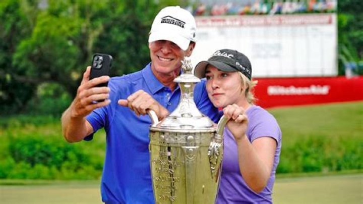 Steve Stricker&rsquo;s daughter Izzi wins Wisconsin state golf title