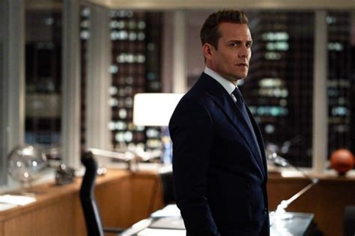 Suits Of Harvey Specter & How To Dress Like Him + Hair Styles