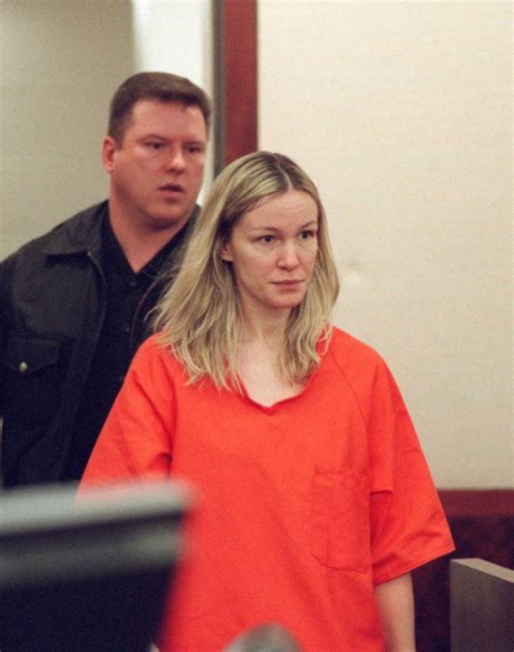 Susan Wright formally released from prison after 16 years behind bars