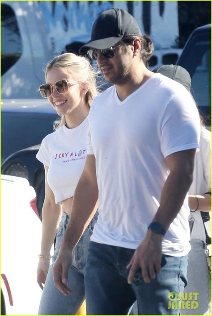 Sydney Sweeney & Longtime Boyfriend Jonathan Davino Enjoy Day Out in