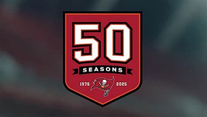 Tampa Bay Buccaneers' fullback Mike Alstott heads for the locker room