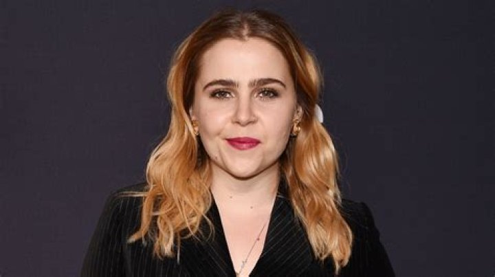 The Truth About Mae Whitman And Robbie Amell's Relationship