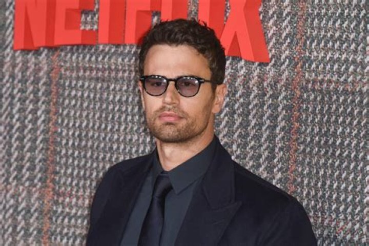 Theo James &raquo; Steckbrief PromiGeburtstage.de