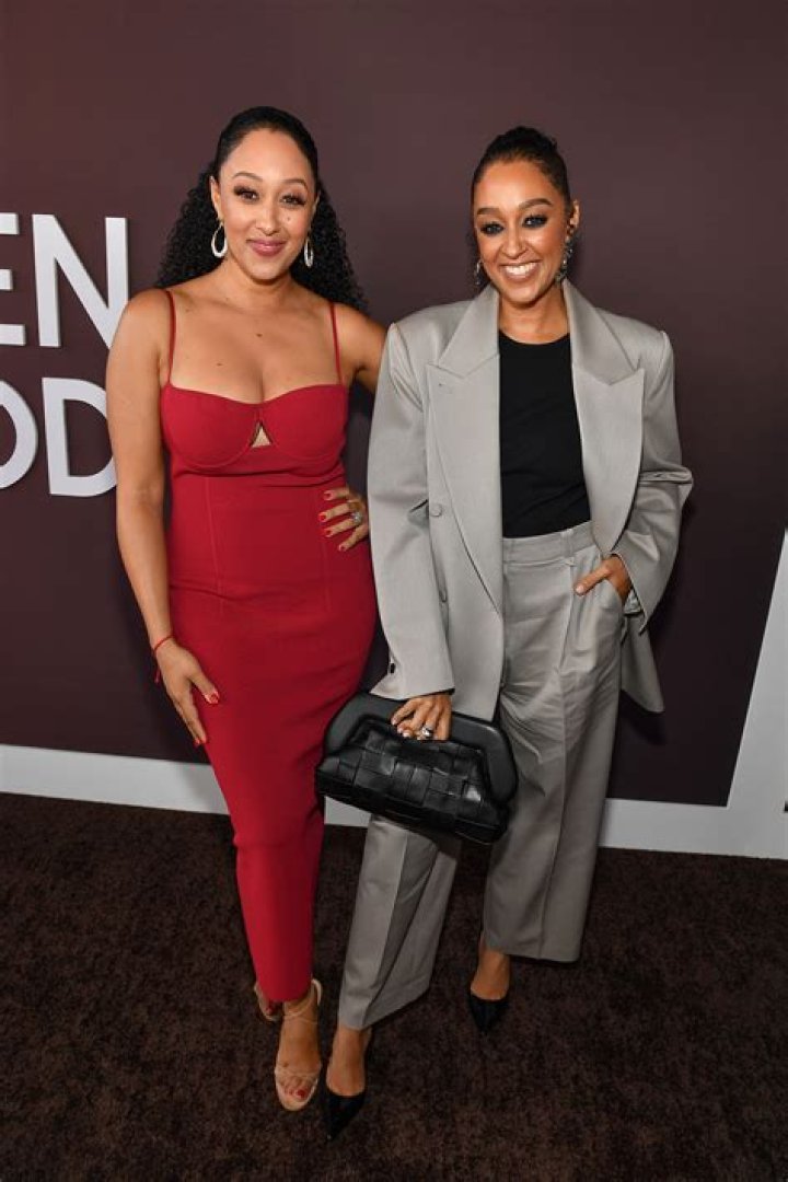 Tia and Tamera Mowry's brother Tavior announces marriage