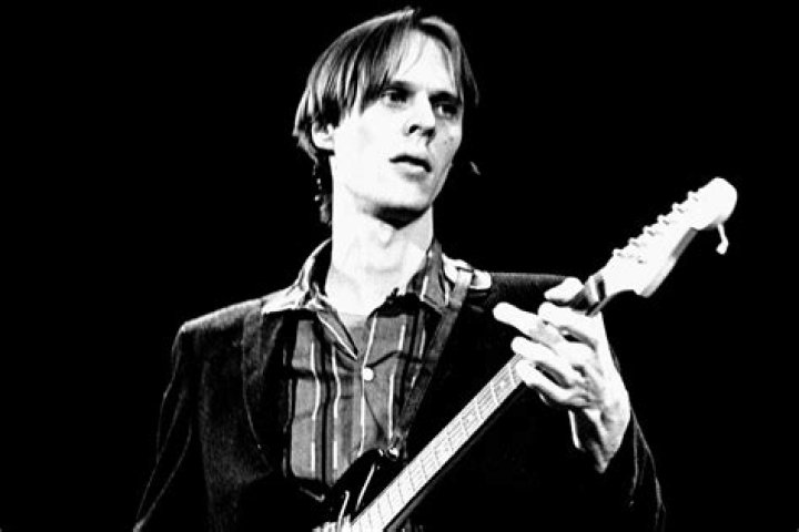 Tom Verlaine The Eternal Purveyor of &ldquo;Crystalclear crisp sweet guitar