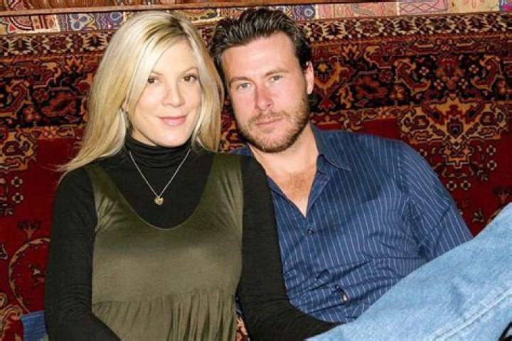 Tori Spelling, Dean McDermott sleeping in separate rooms