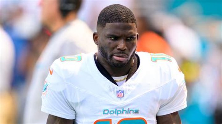 Tyreek Hill Spotted On Vacation With IG Model Despite Being Engaged To
