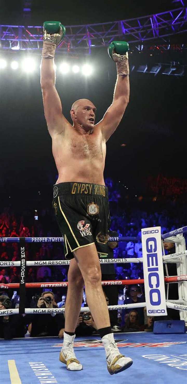 Tyson Fury's wife Paris shows off toned stomach and stunning figure