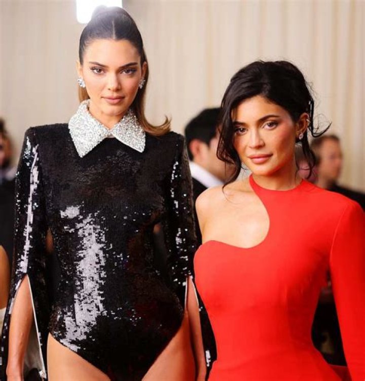 Uncover The Heights Of Kendall And Kylie Jenner: A Complete Guide