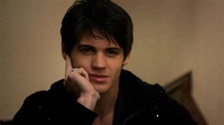 Unraveling Jeremy's Journey In The Vampire Diaries
