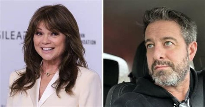 Valerie Bertinelli y su novio usan juegos de palabras con perritos