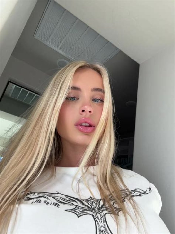 Vega Thompson / Vega_Thompson / vega.cos leaked nude photo from