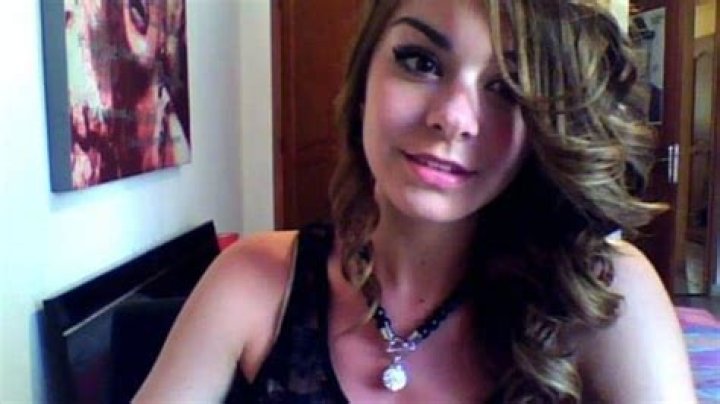 Vid&eacute;o Allison Benitez prend la pose Purepeople